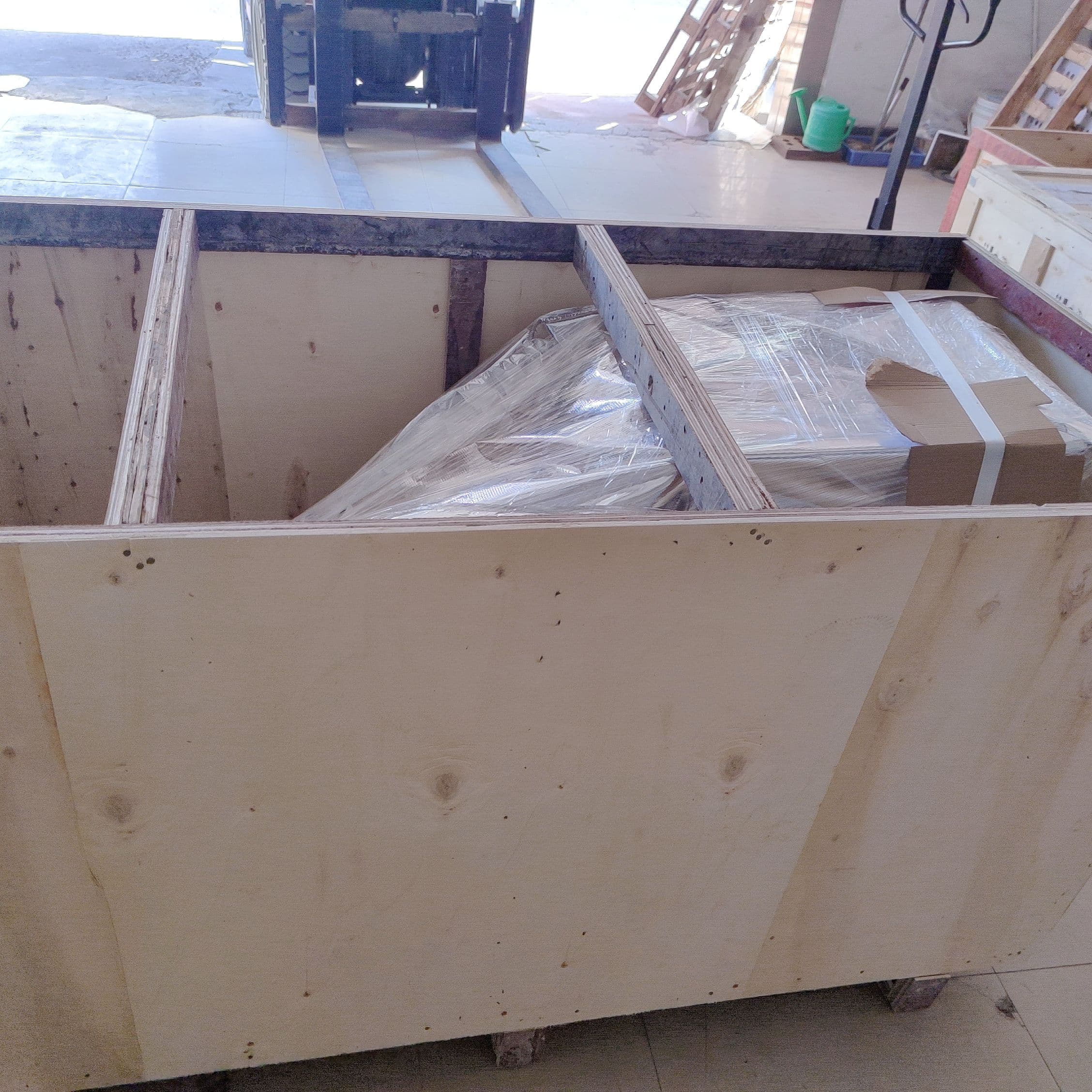 High efficiency durable customized
small vibration bowl feeder for plastic connector
with a bulk hopper view 1