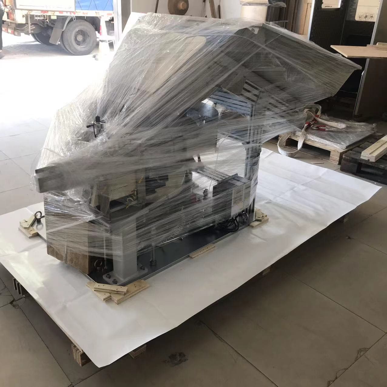 Factory directly manufacture 800mm stainless steel
vibration bowl feeder for sprayer pump view 7