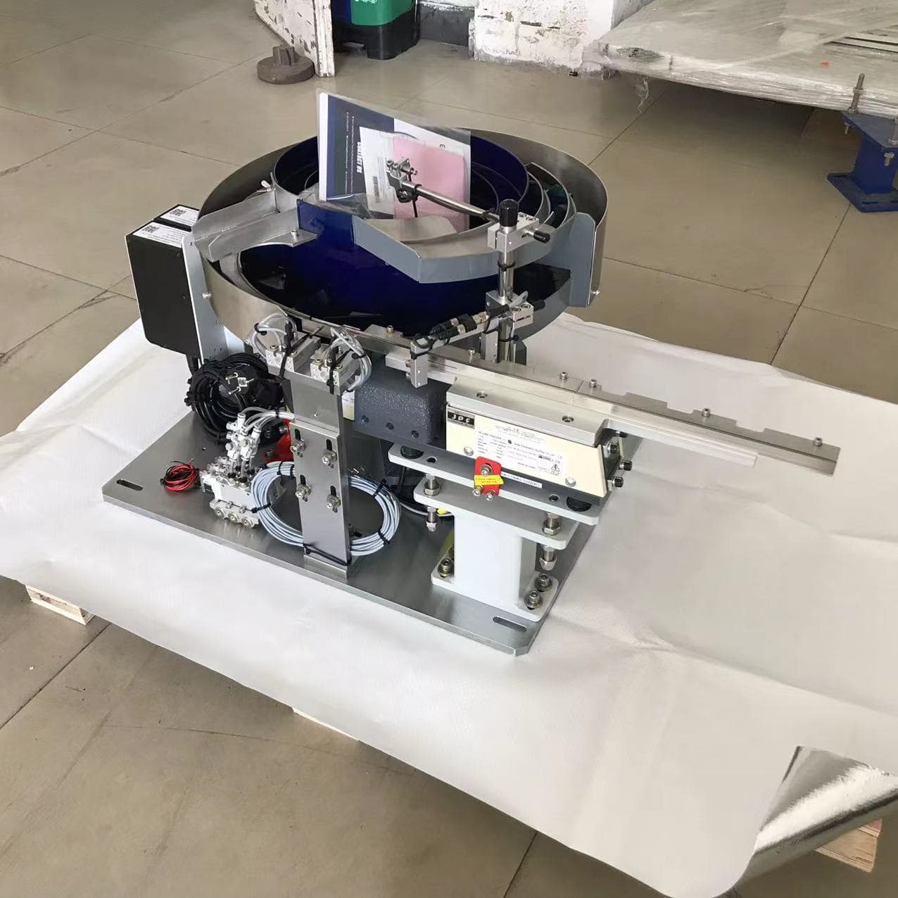 High Accurate Factory Customized Durable Electromagnet Automatic Small Vibratory Bowl Feeder for PCB view 7