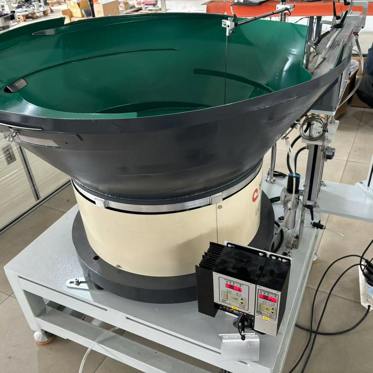 High Speed Custom Durable Vibration Bowl Feeder for Bearing Retainers. view 2