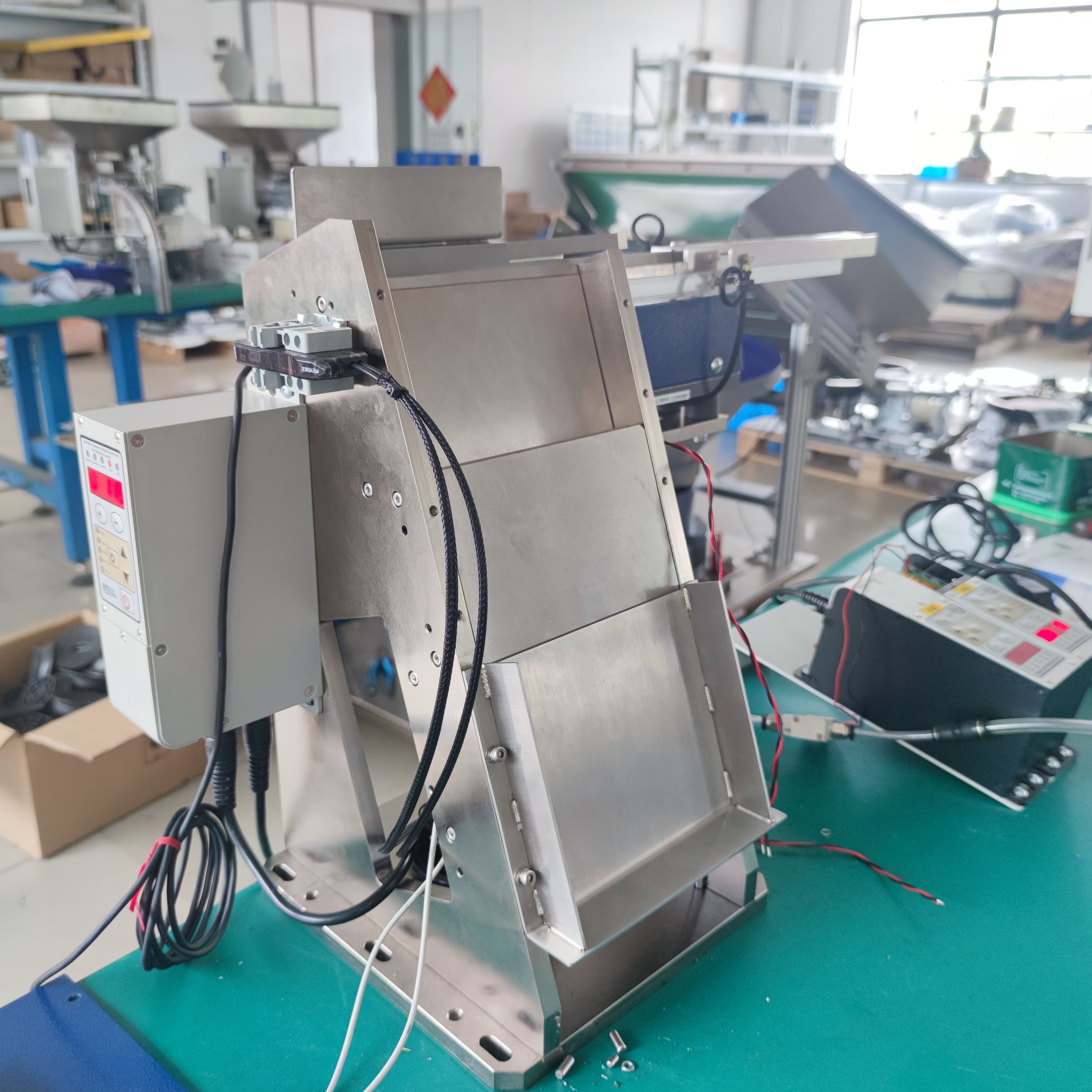 High performance customized small reciprocating stepped feeder for pins view 5