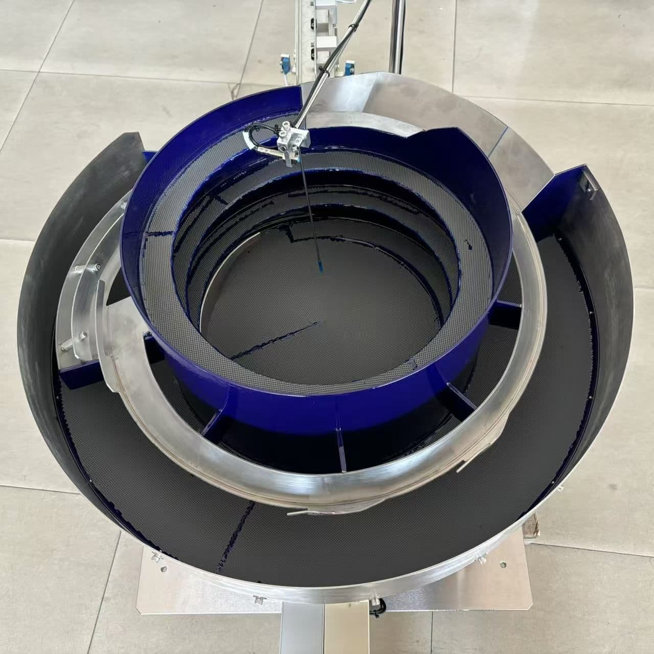 High-Capacity vibratory feeder bowl 700mm with an escapement mechanism for metal rings view 6