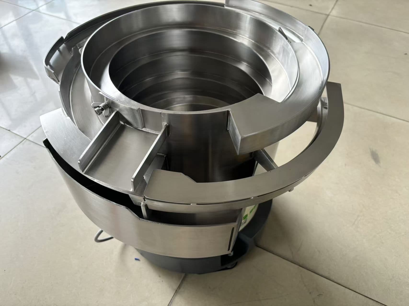304 Stainless Steel Customizable Stainless Steel Vibratory Bowl Feeder with Variable Speed Controller view 4