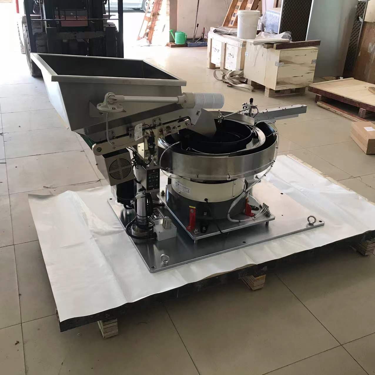 High efficiency durable customized
small vibration bowl feeder for plastic connector
with a bulk hopper view 4