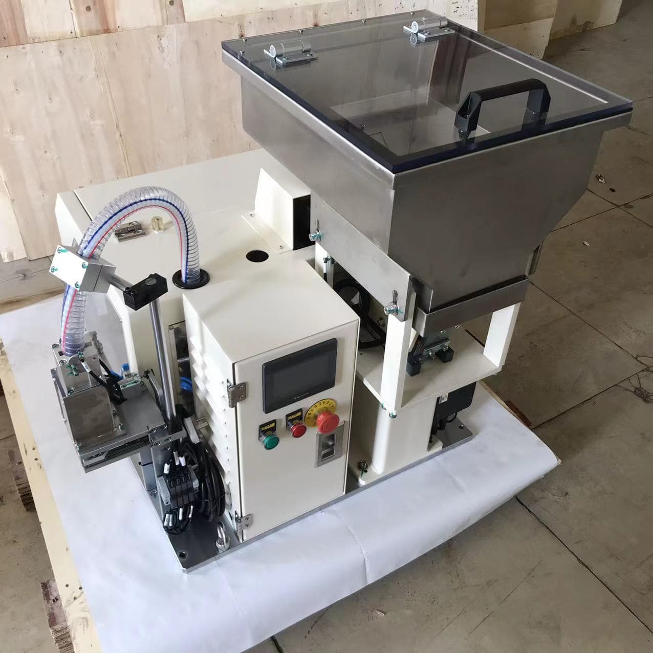 HONGCHAO brand electromagnetic screw vibration bowl feeder view 3