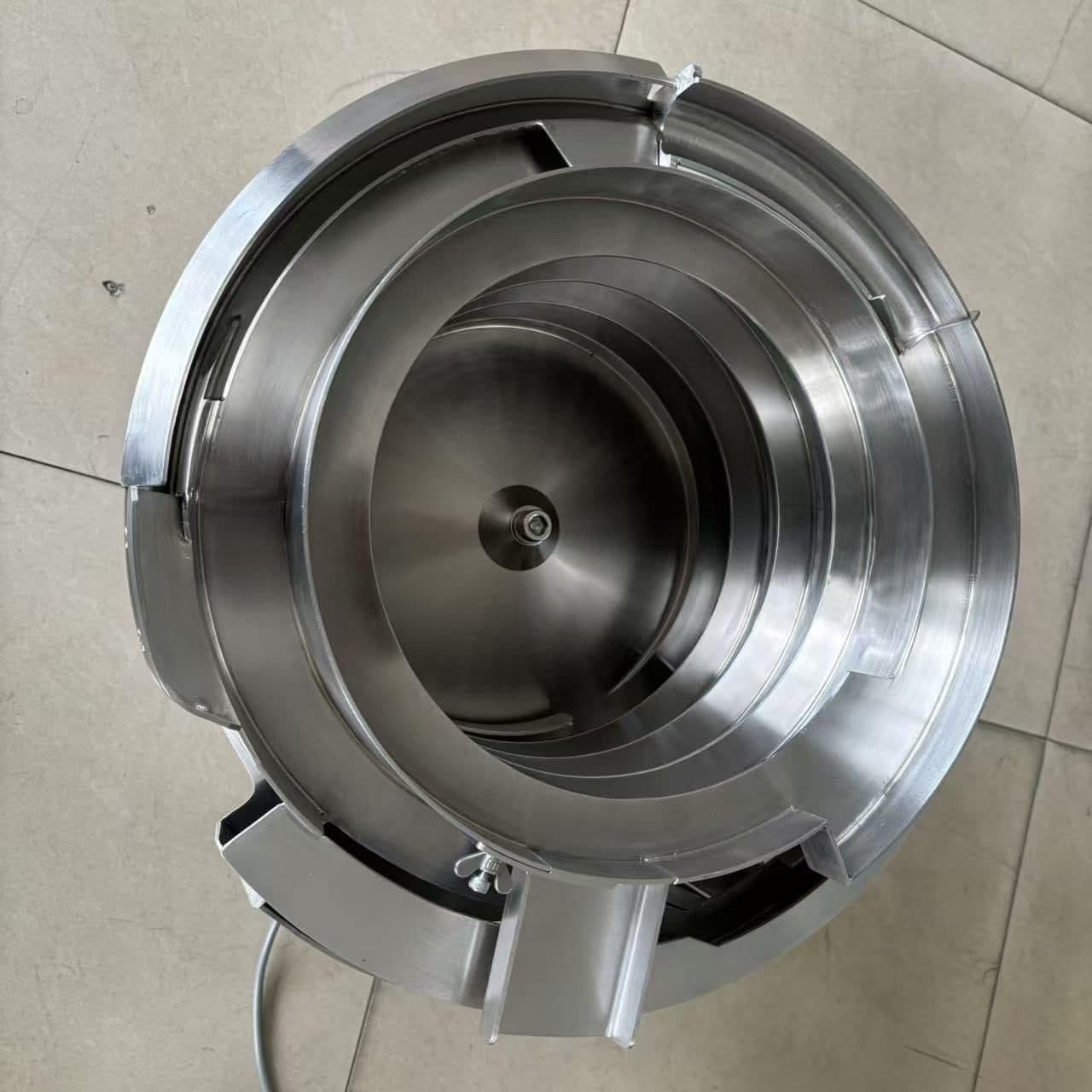 304 Stainless Steel Customizable Stainless Steel Vibratory Bowl Feeder with Variable Speed Controller view 3